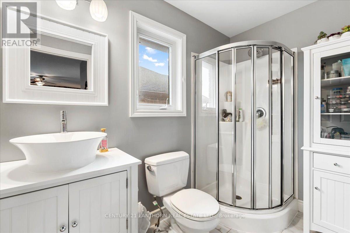 18 Mcdougall Drive, Belleville (Thurlow Ward), ON - Indoor Photo Showing Bathroom