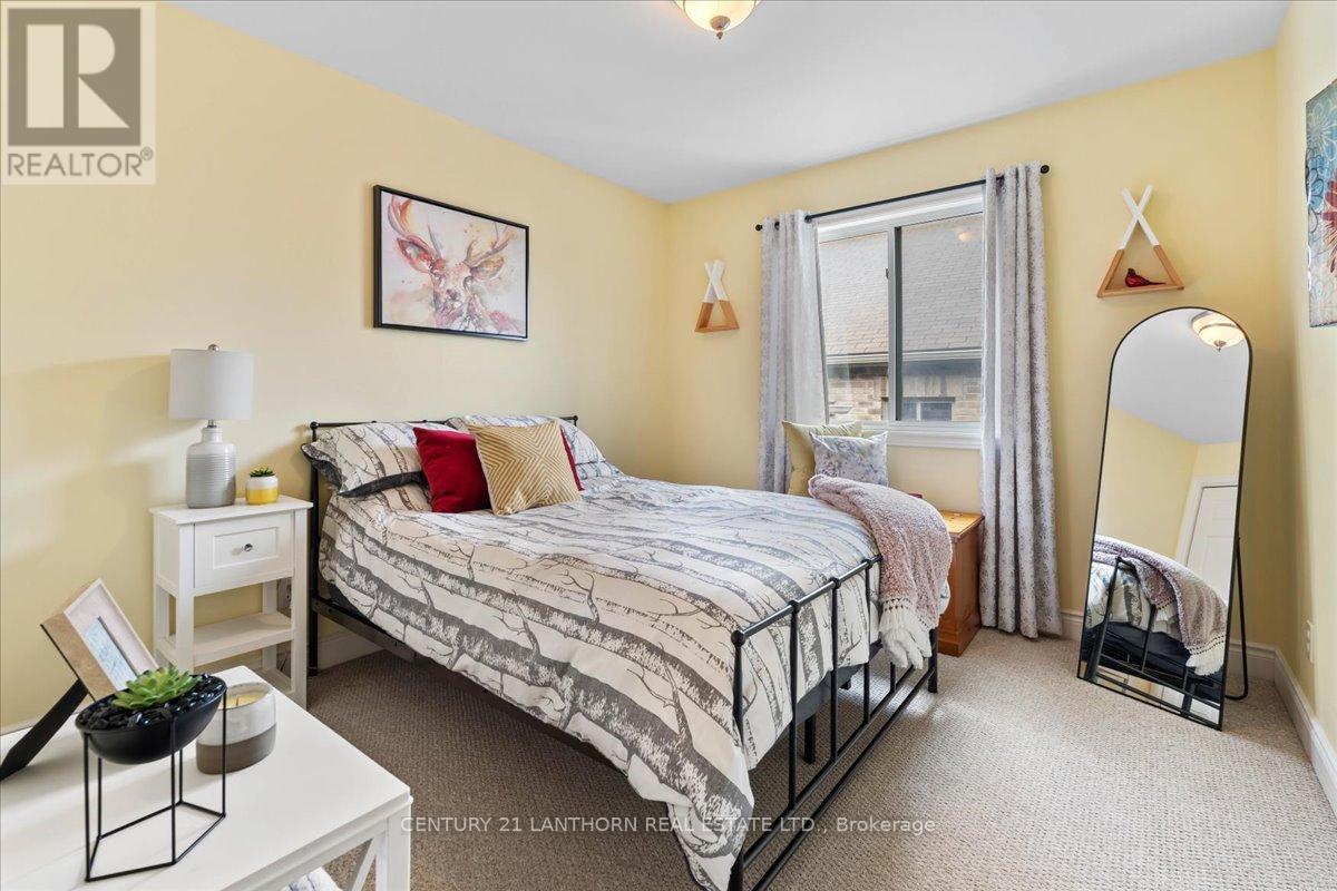 18 Mcdougall Drive, Belleville (Thurlow Ward), ON - Indoor Photo Showing Bedroom