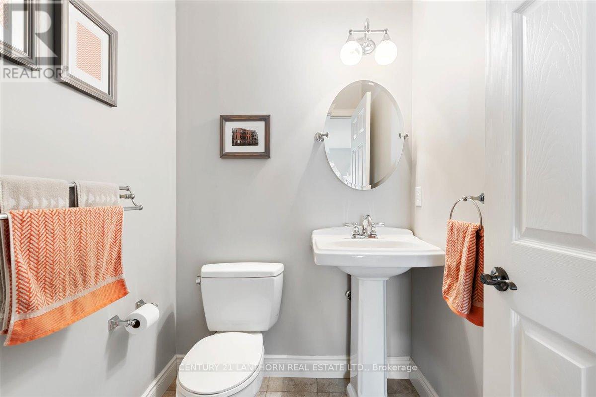18 Mcdougall Drive, Belleville (Thurlow Ward), ON - Indoor Photo Showing Bathroom