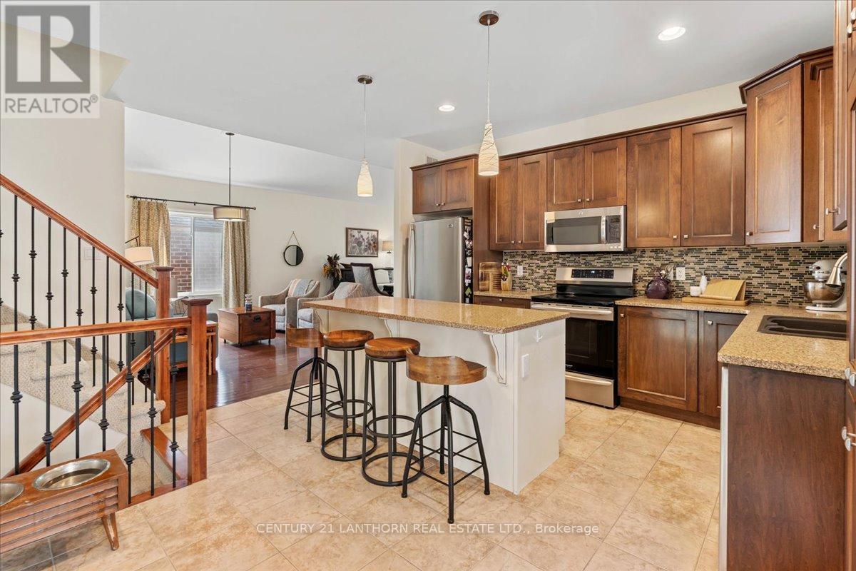 18 Mcdougall Drive, Belleville (Thurlow Ward), ON - Indoor Photo Showing Kitchen With Double Sink With Upgraded Kitchen