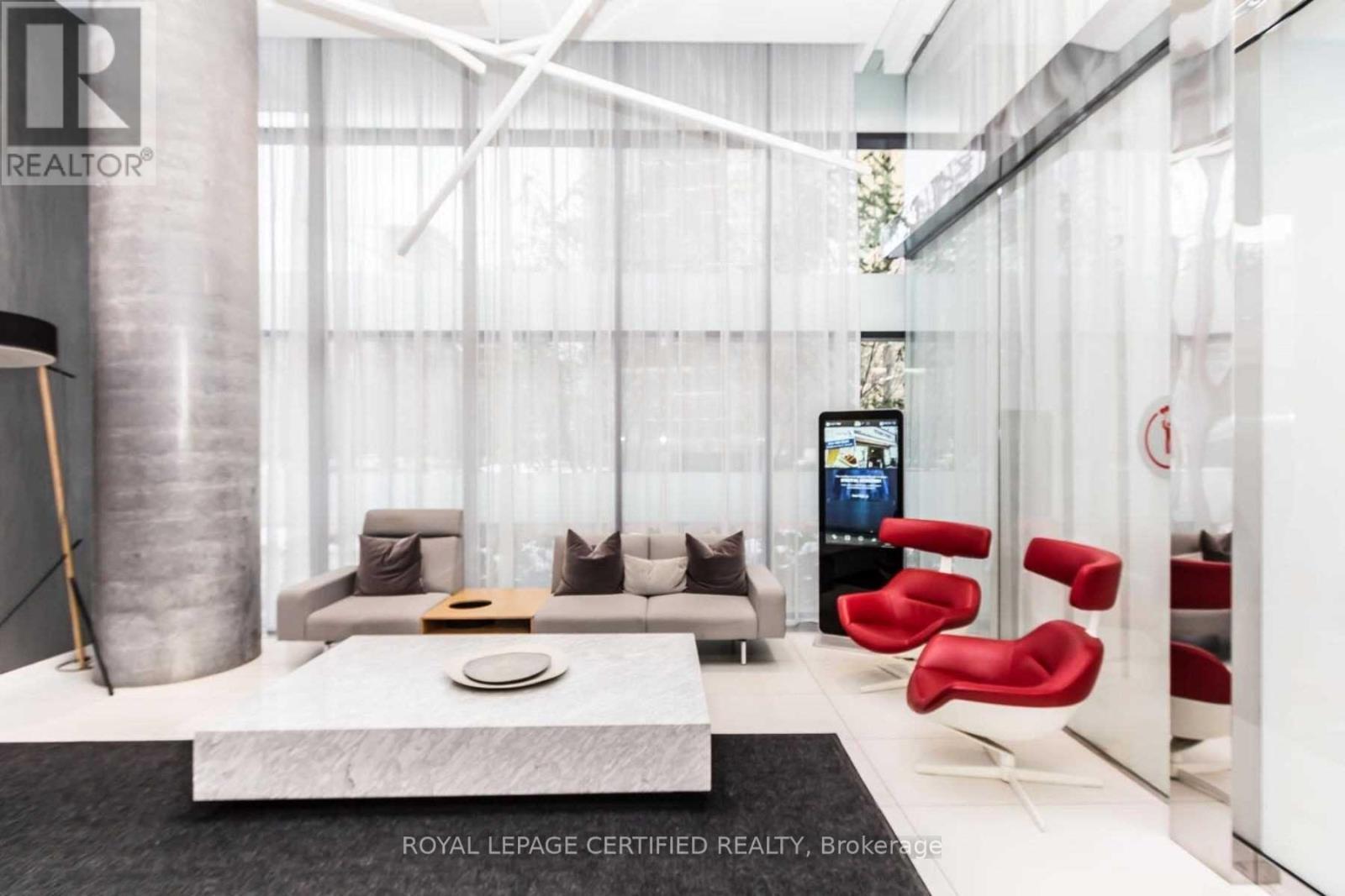 301 - 185 Roehampton Avenue, Toronto, ON