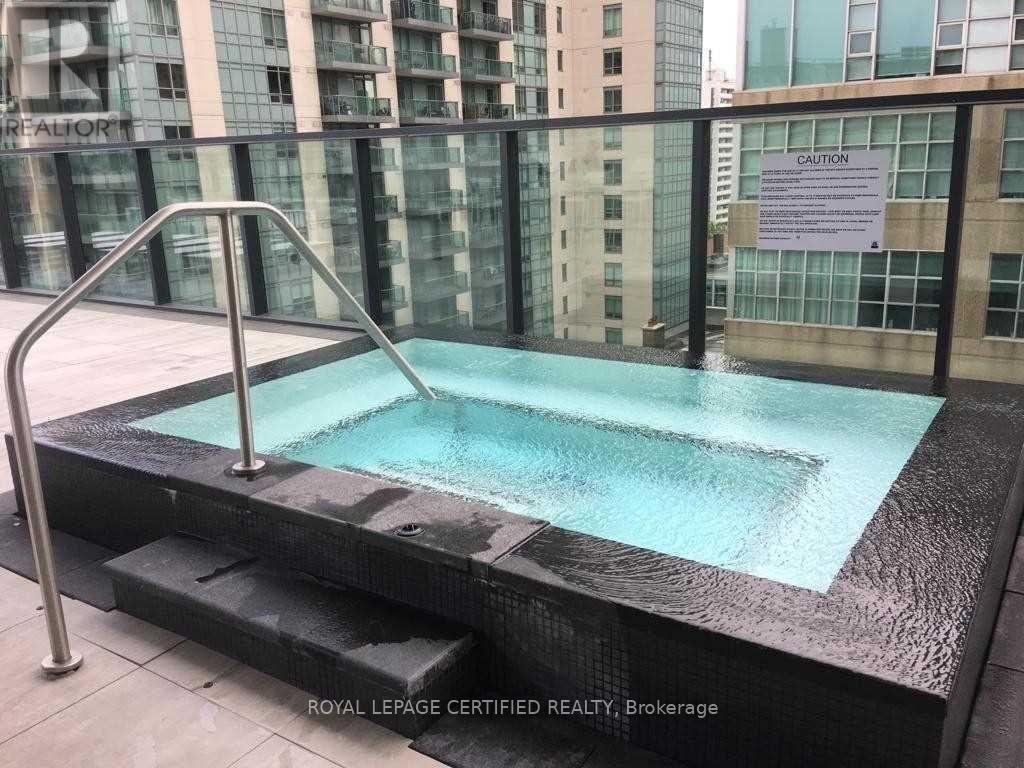 301 - 185 Roehampton Avenue, Toronto, ON