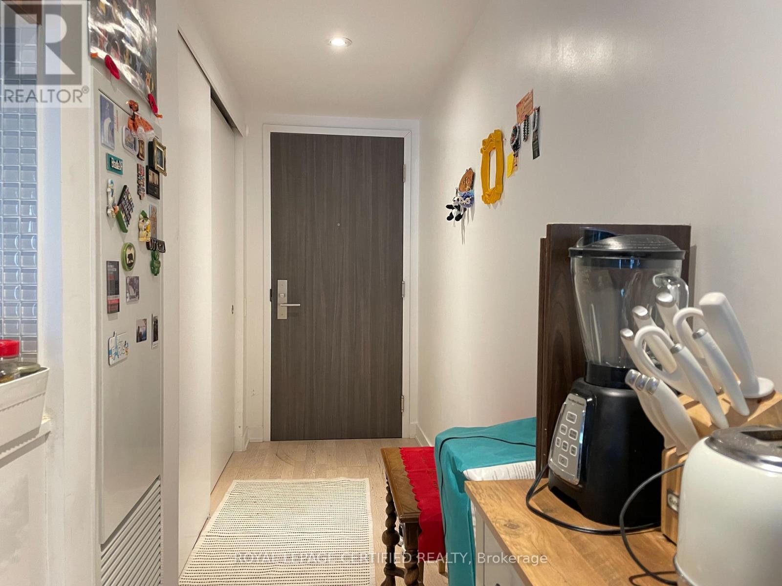 301 - 185 Roehampton Avenue, Toronto, ON