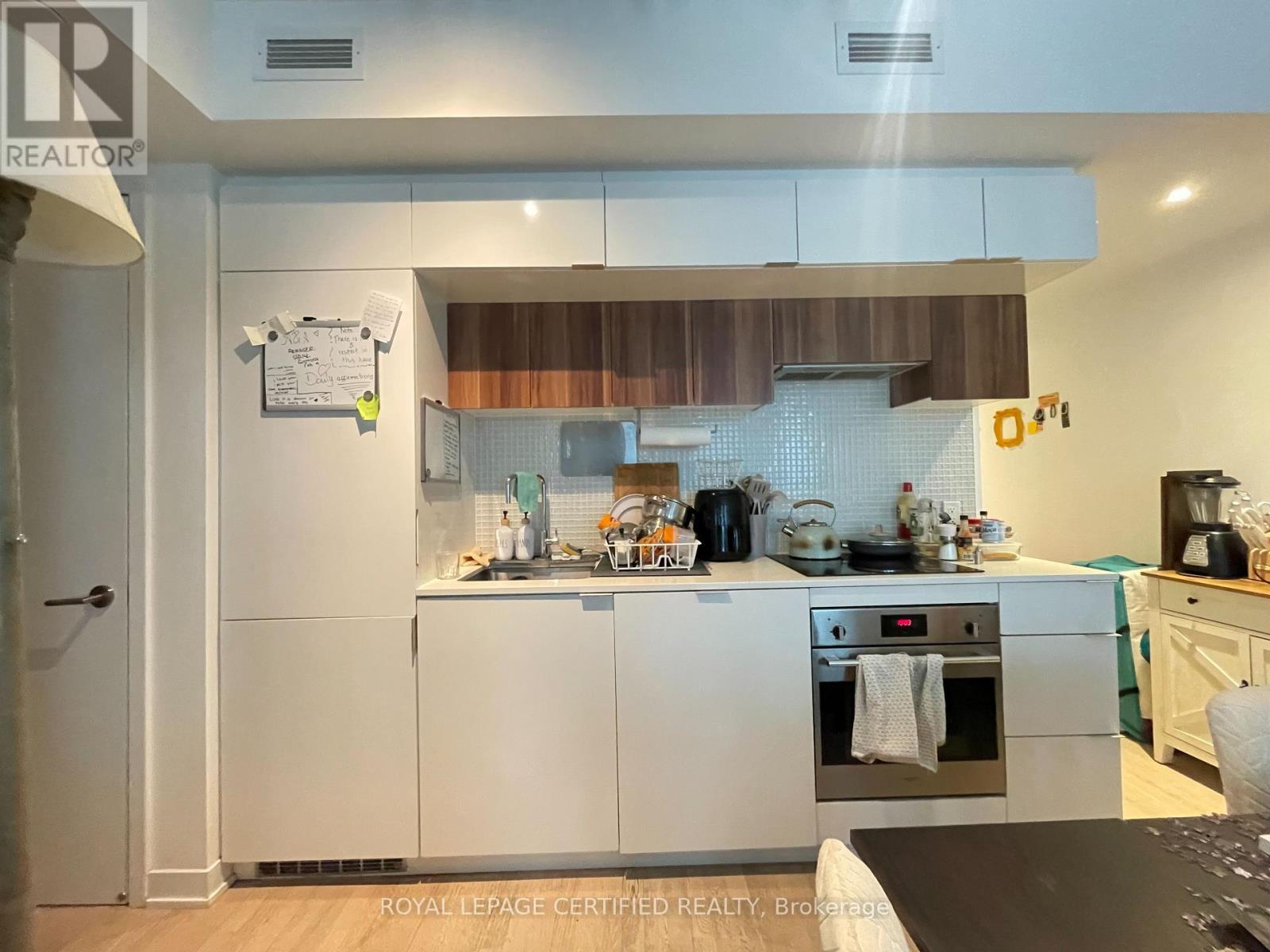 301 - 185 Roehampton Avenue, Toronto, ON