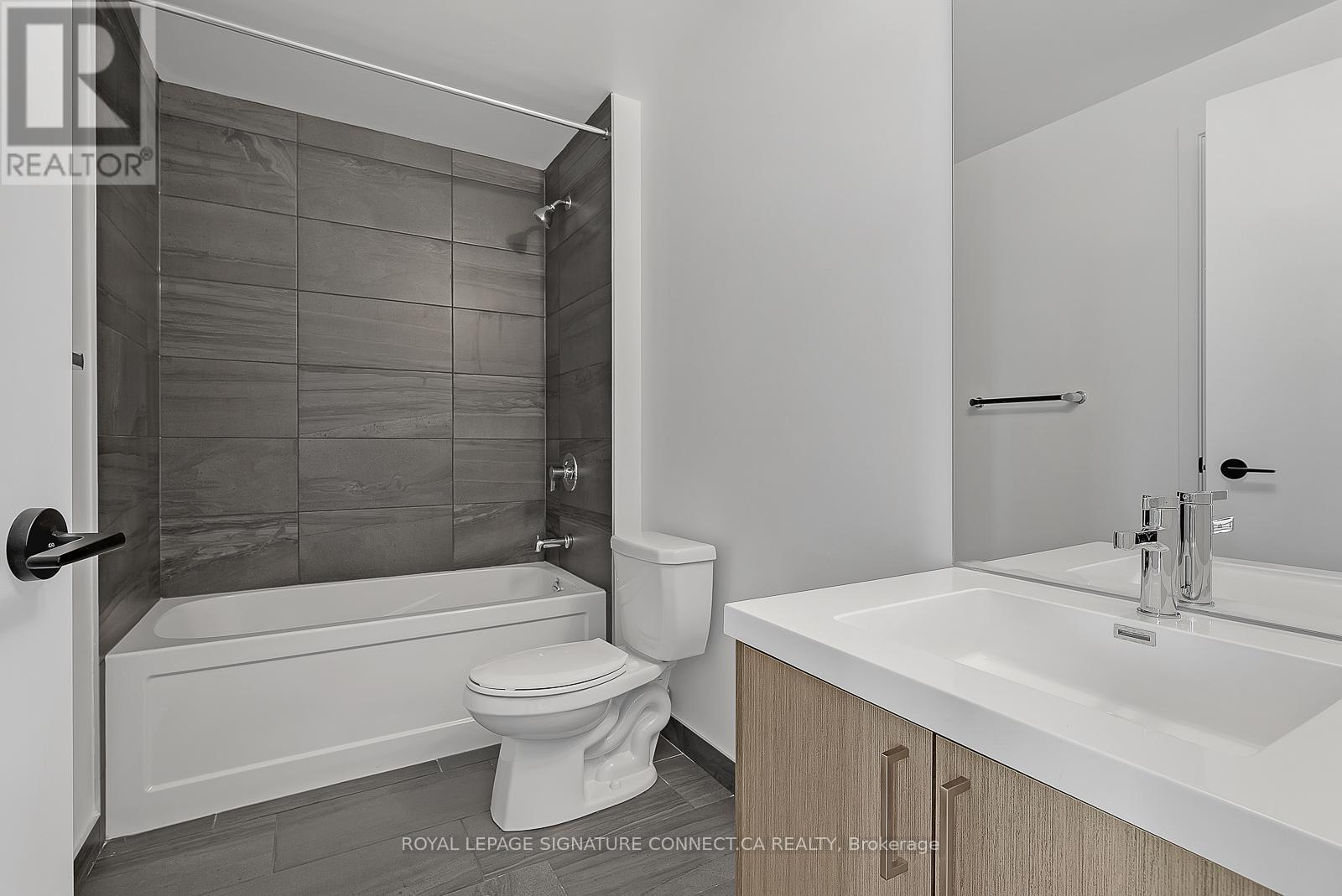 620 - 50 George Butchart Drive, Toronto, ON - Indoor Photo Showing Bathroom
