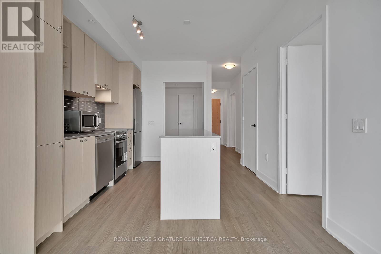 620 - 50 George Butchart Drive, Toronto, ON - Indoor Photo Showing Kitchen