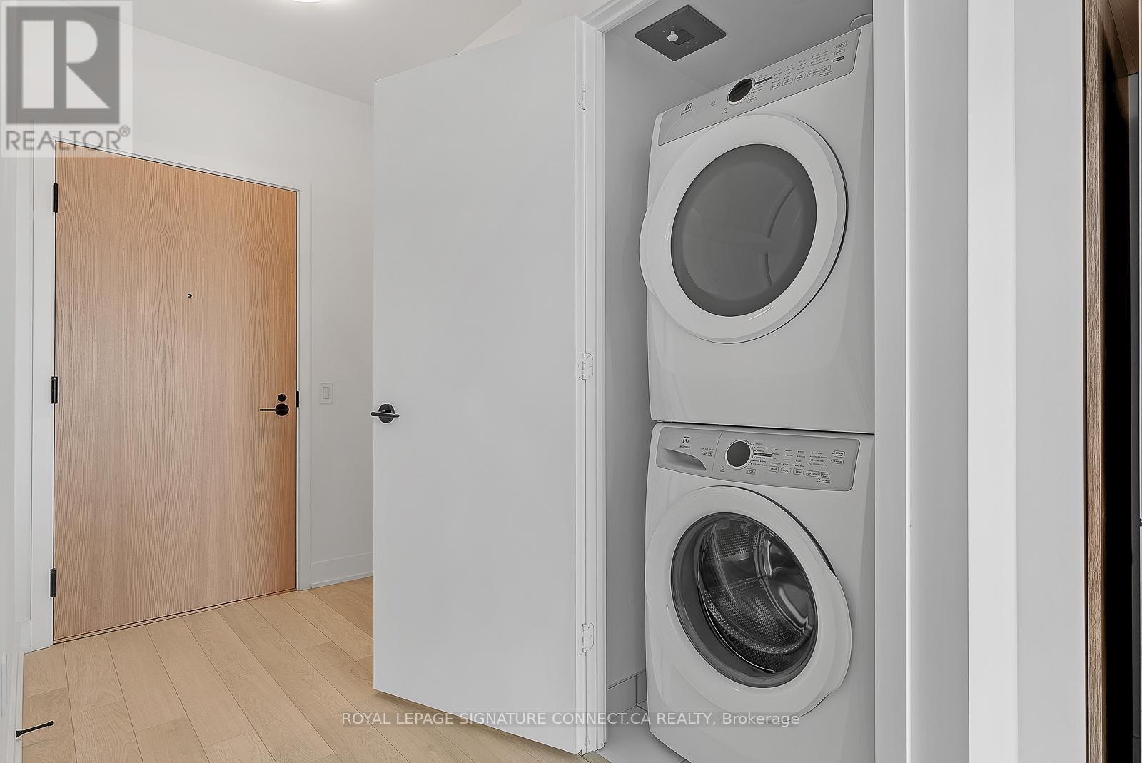620 - 50 George Butchart Drive, Toronto, ON - Indoor Photo Showing Laundry Room