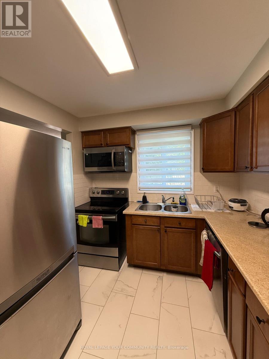 63 Barrett Crescent, Ajax, ON - Indoor Photo Showing Kitchen With Double Sink