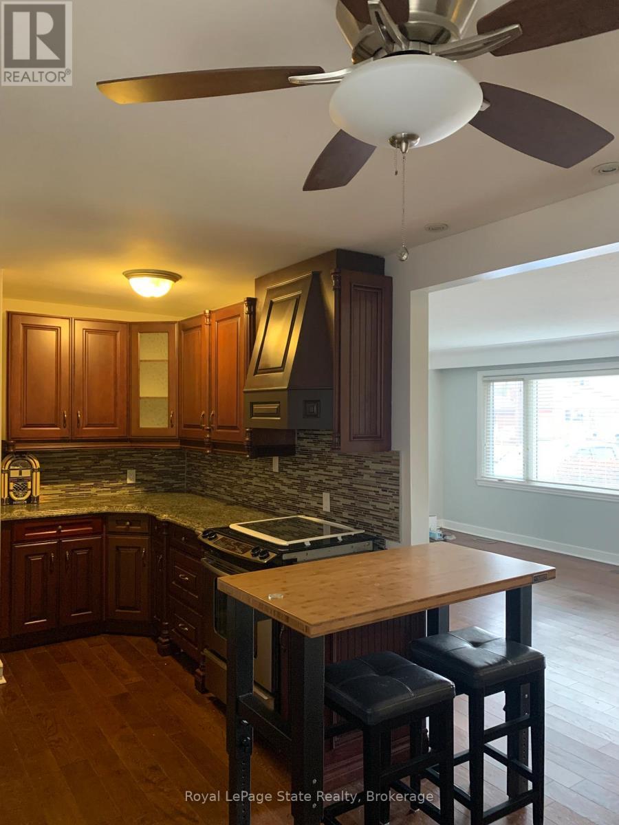 Upper - 72 Southmeadow Crescent, Hamilton (Stoney Creek), ON - Indoor Photo Showing Kitchen