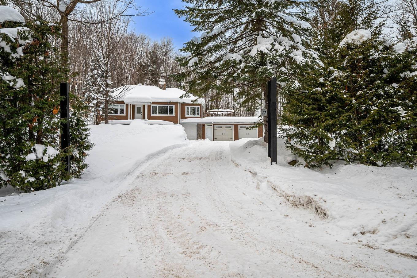 Façade - 17 Ch. Des Lilas, Sainte-Anne-Des-Lacs, QC - Outdoor