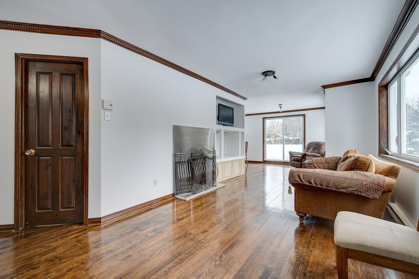 Vue d'ensemble - 17 Ch. Des Lilas, Sainte-Anne-Des-Lacs, QC - Indoor Photo Showing Living Room