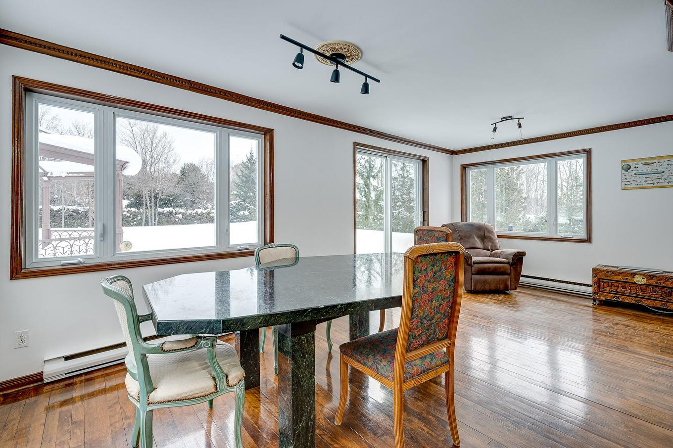 Salle à manger - 17 Ch. Des Lilas, Sainte-Anne-Des-Lacs, QC - Indoor Photo Showing Dining Room