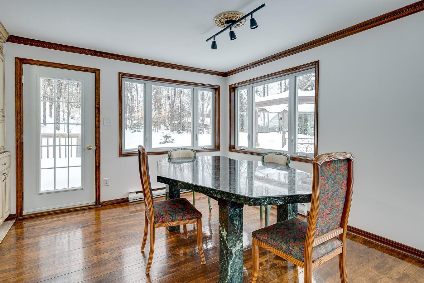 Salle à manger - 17 Ch. Des Lilas, Sainte-Anne-Des-Lacs, QC - Indoor Photo Showing Dining Room