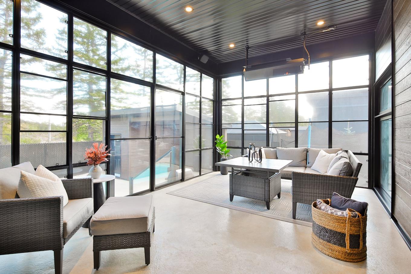 Veranda - 51 Rue Des Trembles, Saint-Jean-Sur-Richelieu, QC - Indoor Photo Showing Other Room