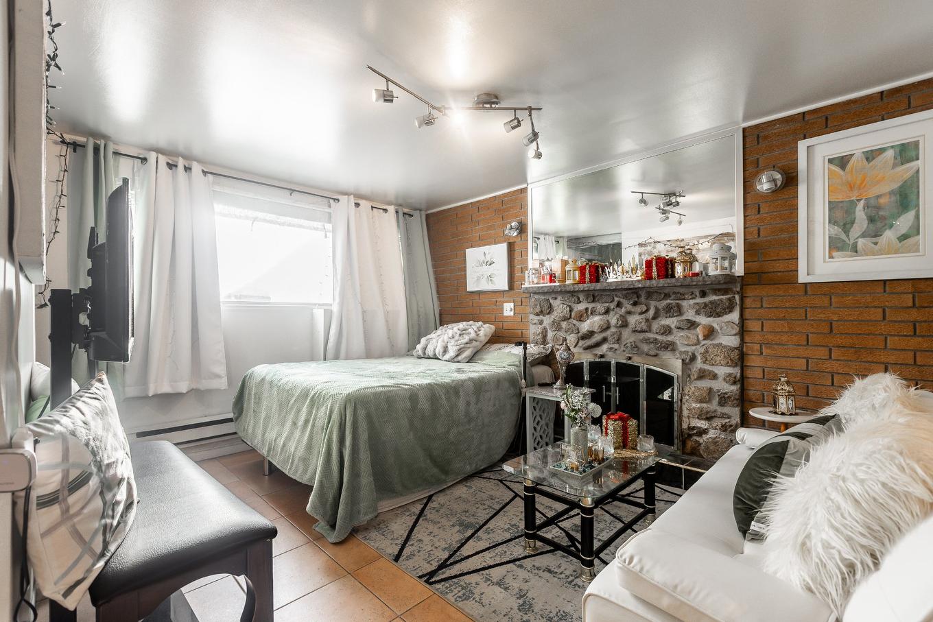 Living room - 7139 - 7141 Boul. Lacordaire, Montréal (Saint-Léonard), QC - Indoor Photo Showing Bedroom With Fireplace