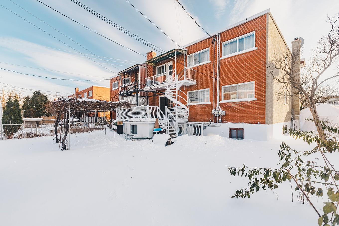 Backyard - 7139 - 7141 Boul. Lacordaire, Montréal (Saint-Léonard), QC - Outdoor