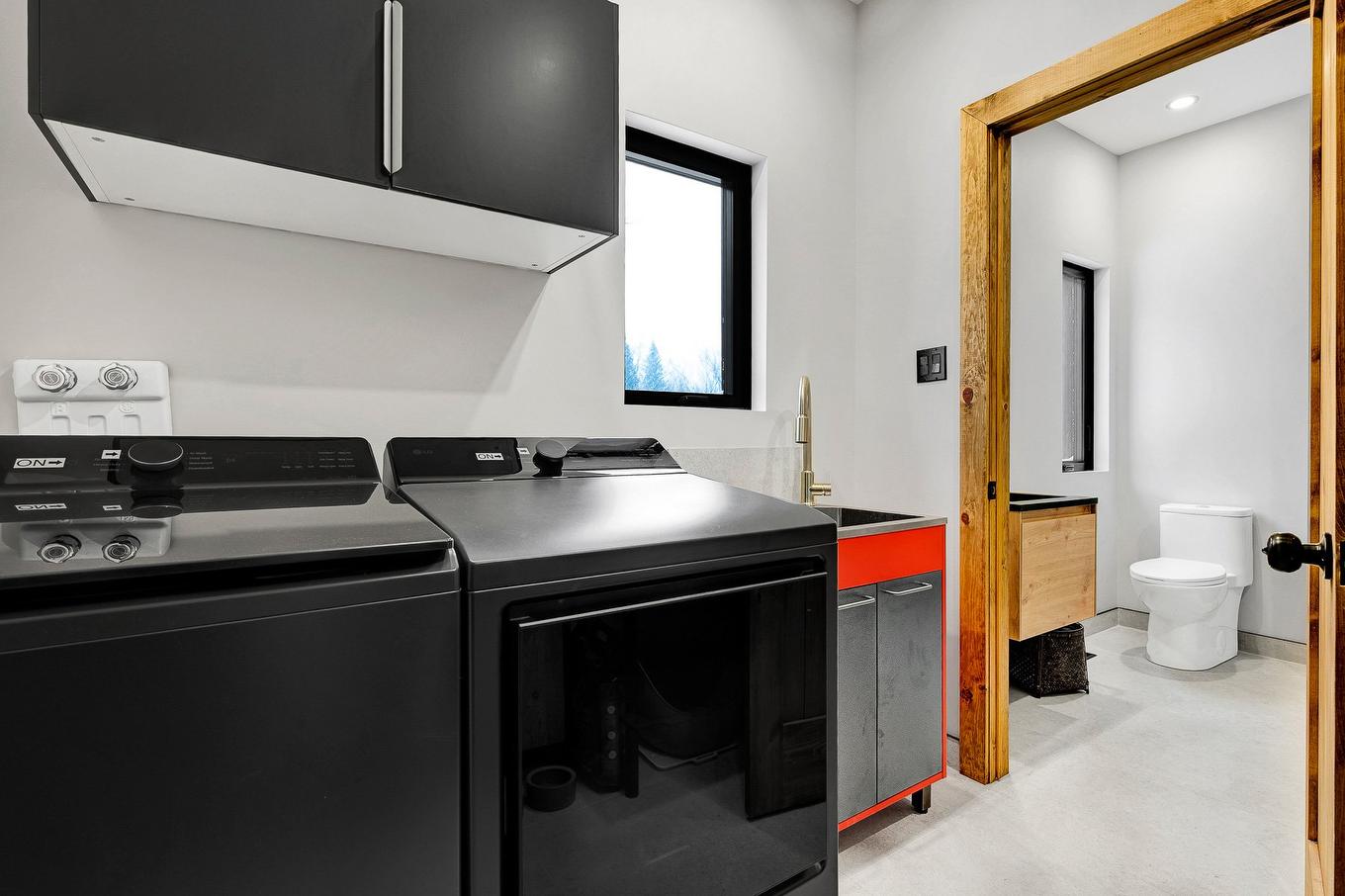 Salle de lavage - 15 Ch. De L'Escalade, Morin-Heights, QC - Indoor Photo Showing Laundry Room