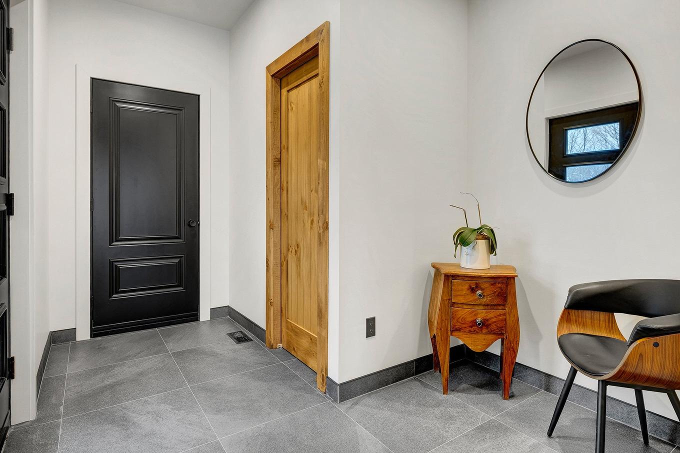 Hall d'entrée/Vestibule - 15 Ch. De L'Escalade, Morin-Heights, QC - Indoor Photo Showing Other Room