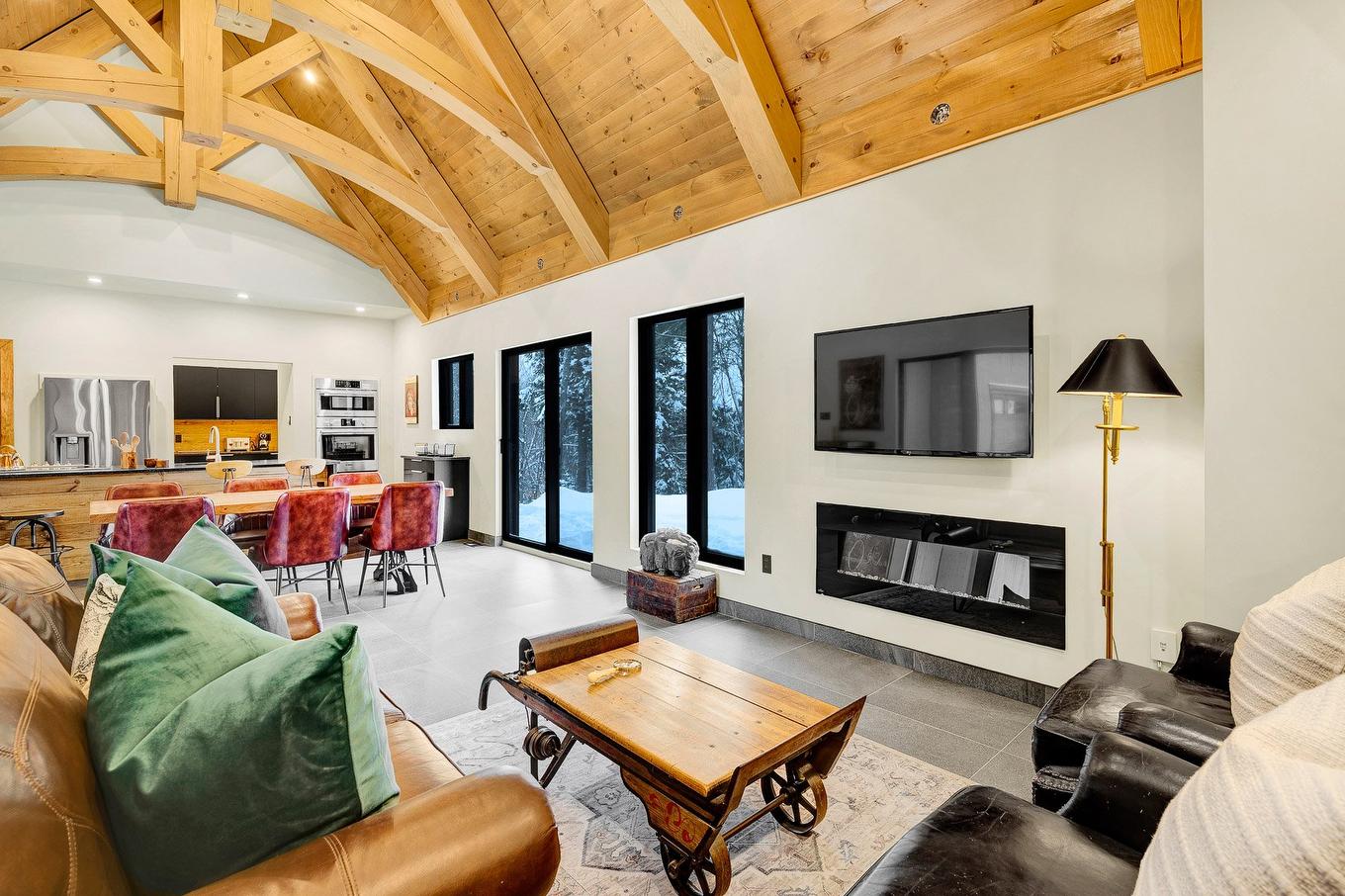 Salon - 15 Ch. De L'Escalade, Morin-Heights, QC - Indoor Photo Showing Living Room With Fireplace