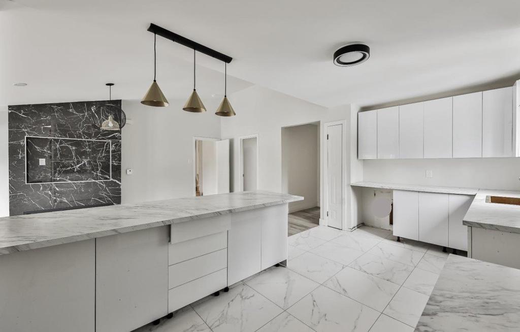 Cuisine - 1385 Ch. Des Hauteurs, Sainte-Adèle, QC - Indoor Photo Showing Kitchen