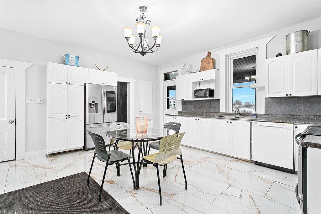 Cuisine - 38 Route 148, Bristol, QC - Indoor