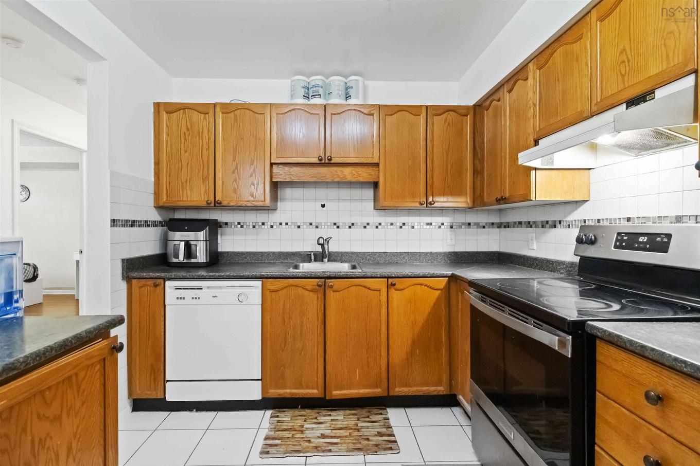 311 93 Kearney Lake Road, Halifax, NS