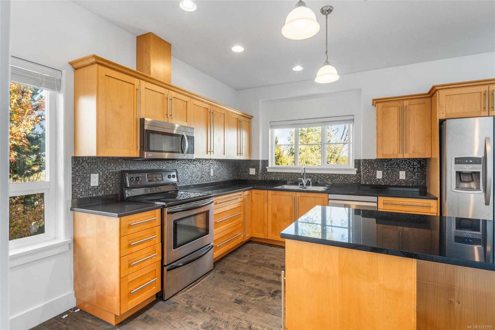 307-3915 Carey Rd, Saanich, BC - Indoor Photo Showing Kitchen With Stainless Steel Kitchen