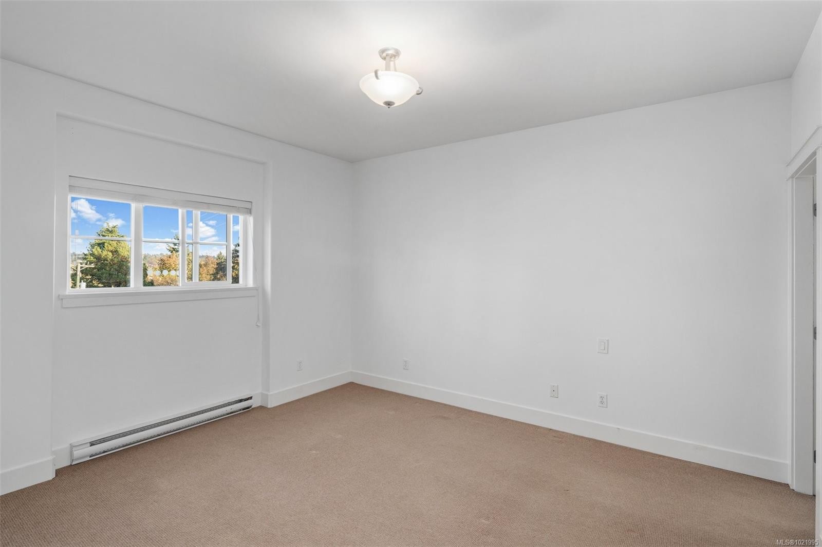 307-3915 Carey Rd, Saanich, BC - Indoor Photo Showing Other Room