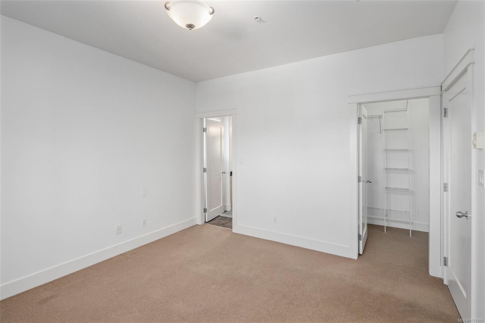 307-3915 Carey Rd, Saanich, BC - Indoor Photo Showing Other Room