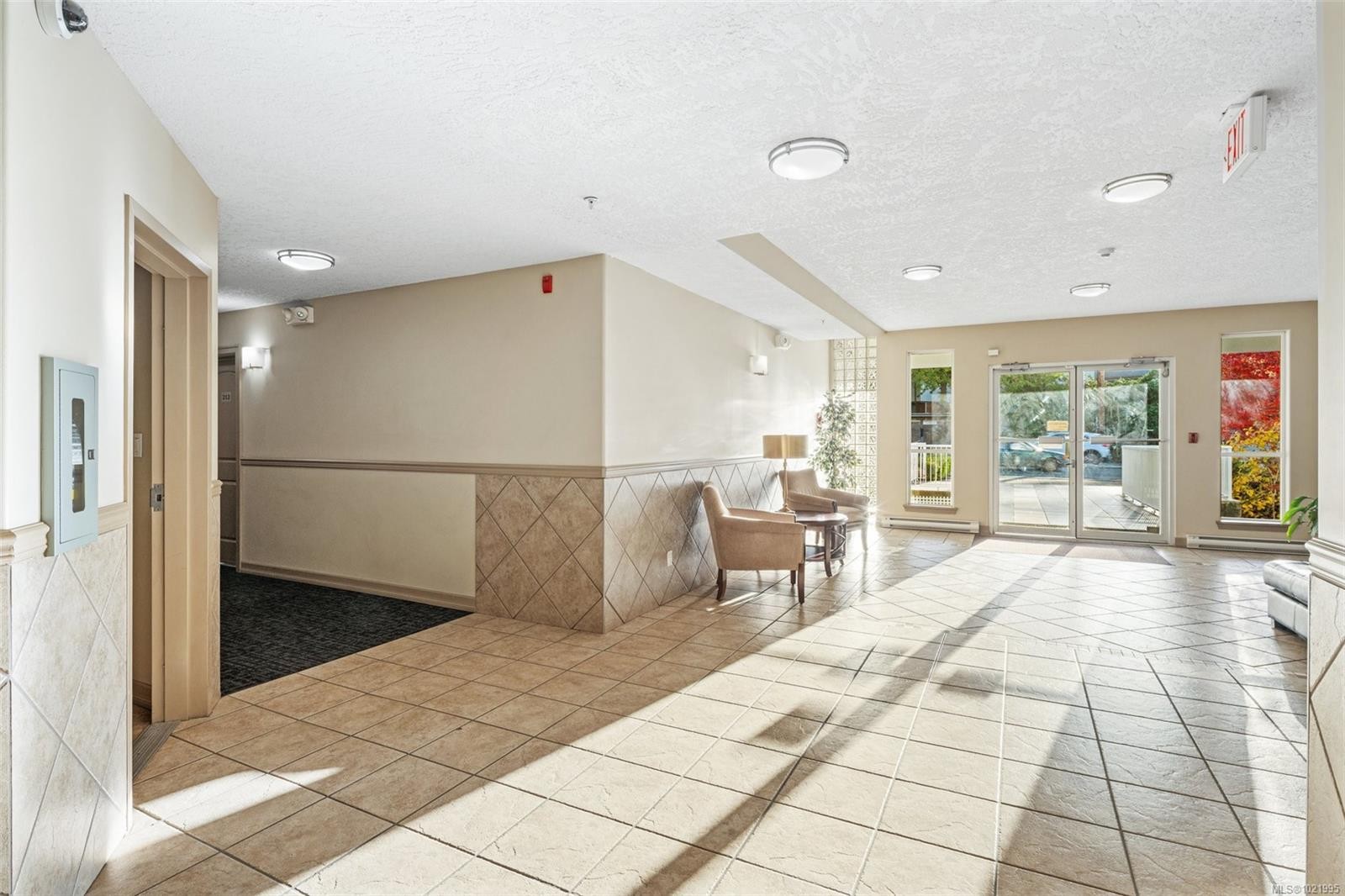 307-3915 Carey Rd, Saanich, BC - Indoor Photo Showing Other Room