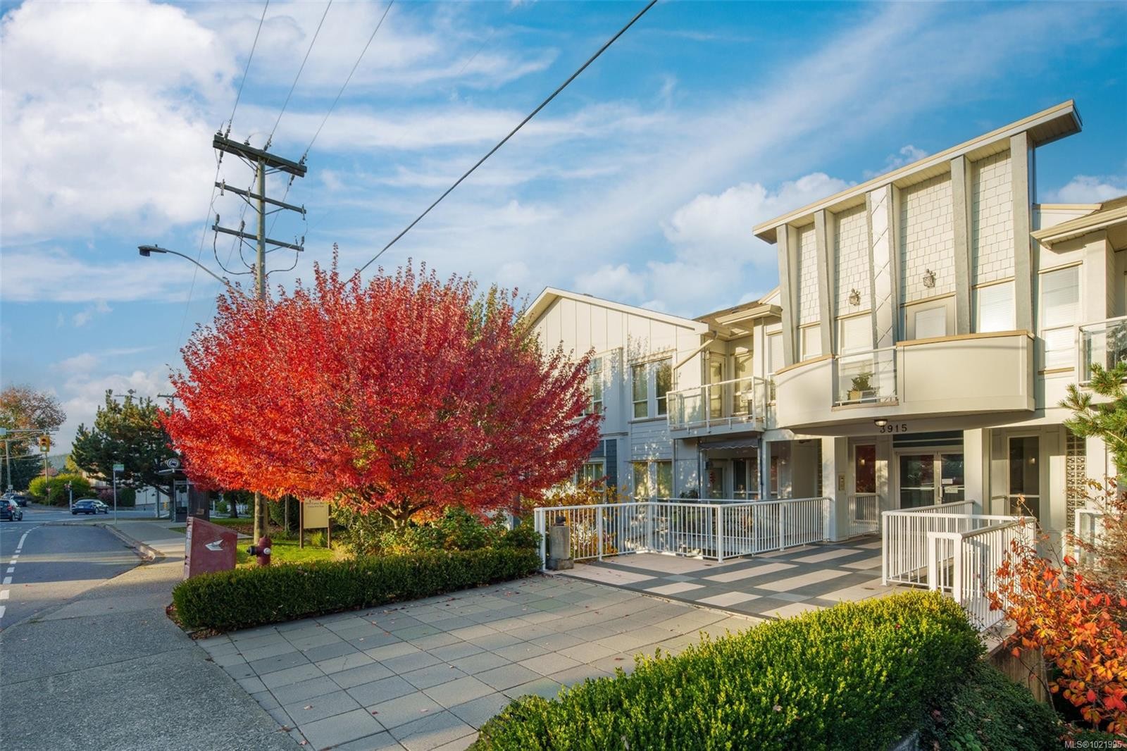 307-3915 Carey Rd, Saanich, BC - Outdoor With Balcony