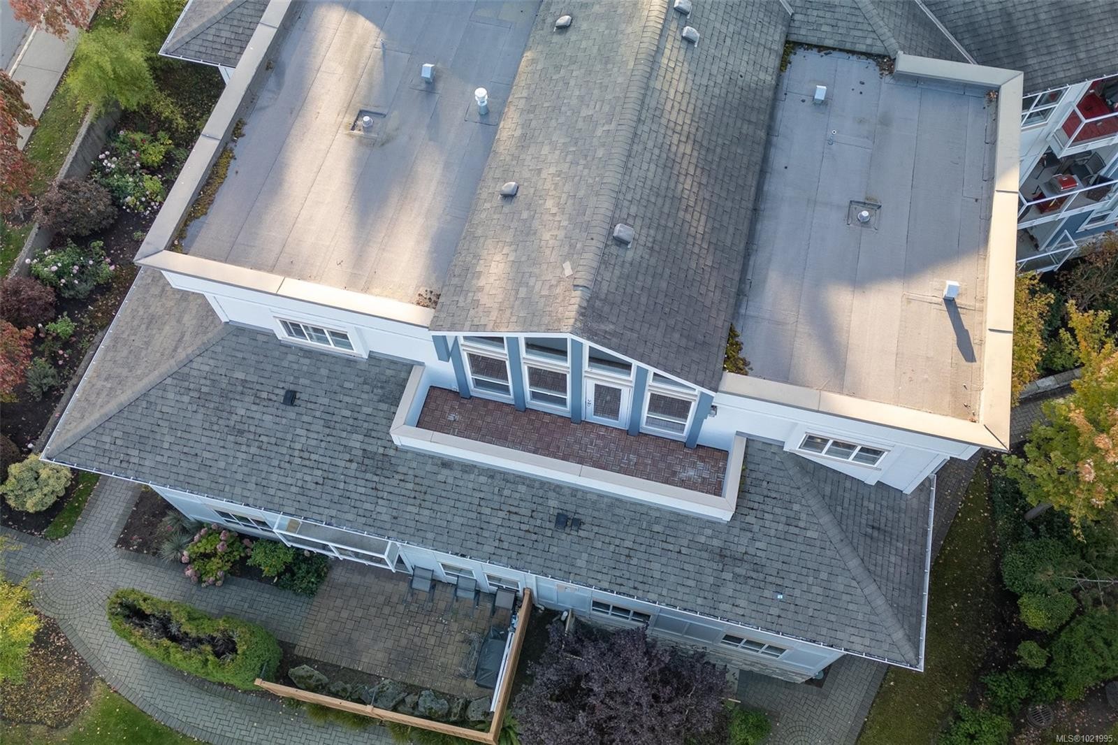 307-3915 Carey Rd, Saanich, BC - Outdoor