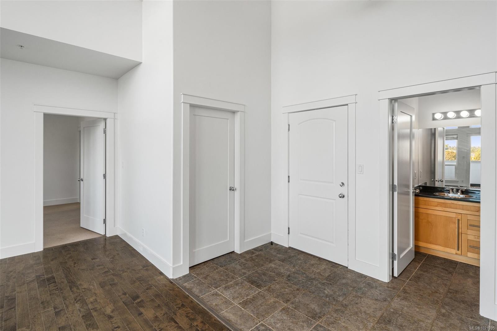 307-3915 Carey Rd, Saanich, BC - Indoor Photo Showing Other Room