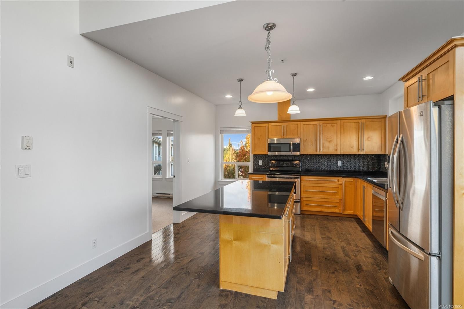 307-3915 Carey Rd, Saanich, BC - Indoor Photo Showing Kitchen With Stainless Steel Kitchen