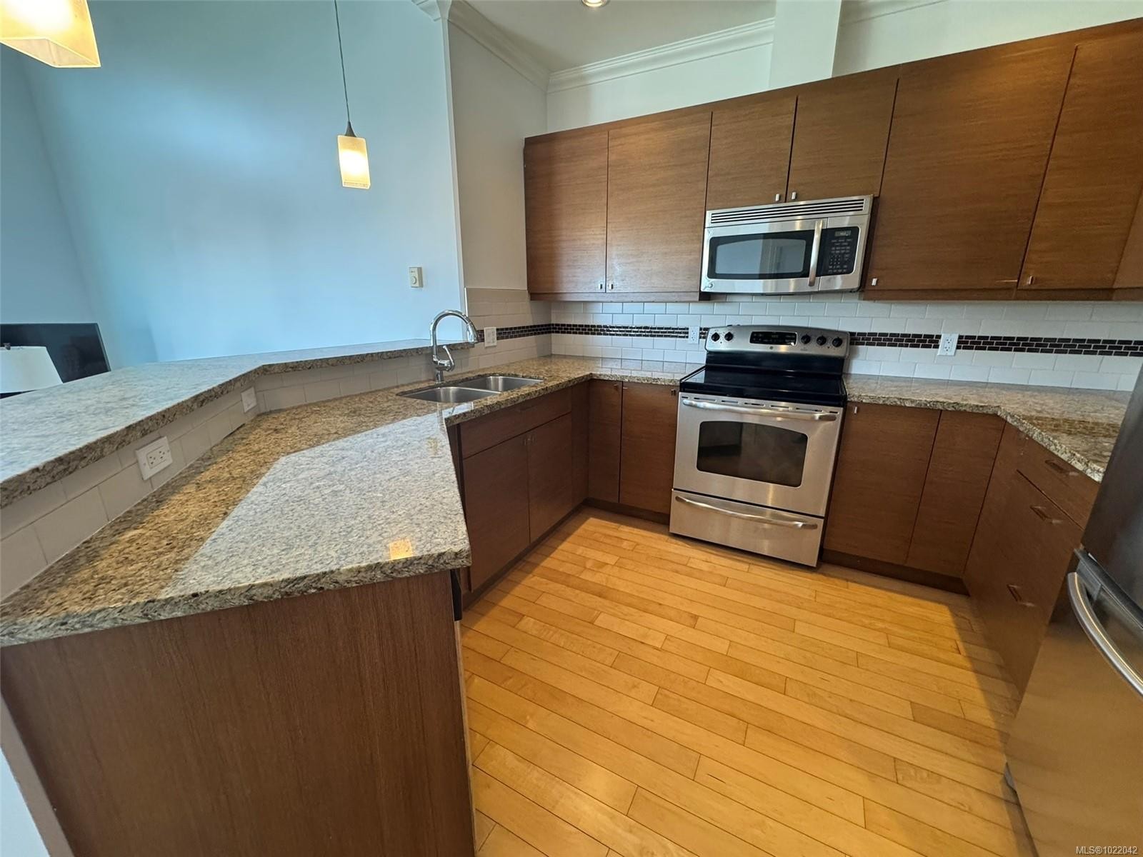307-751 Goldstream Ave, Langford, BC - Indoor Photo Showing Kitchen With Double Sink