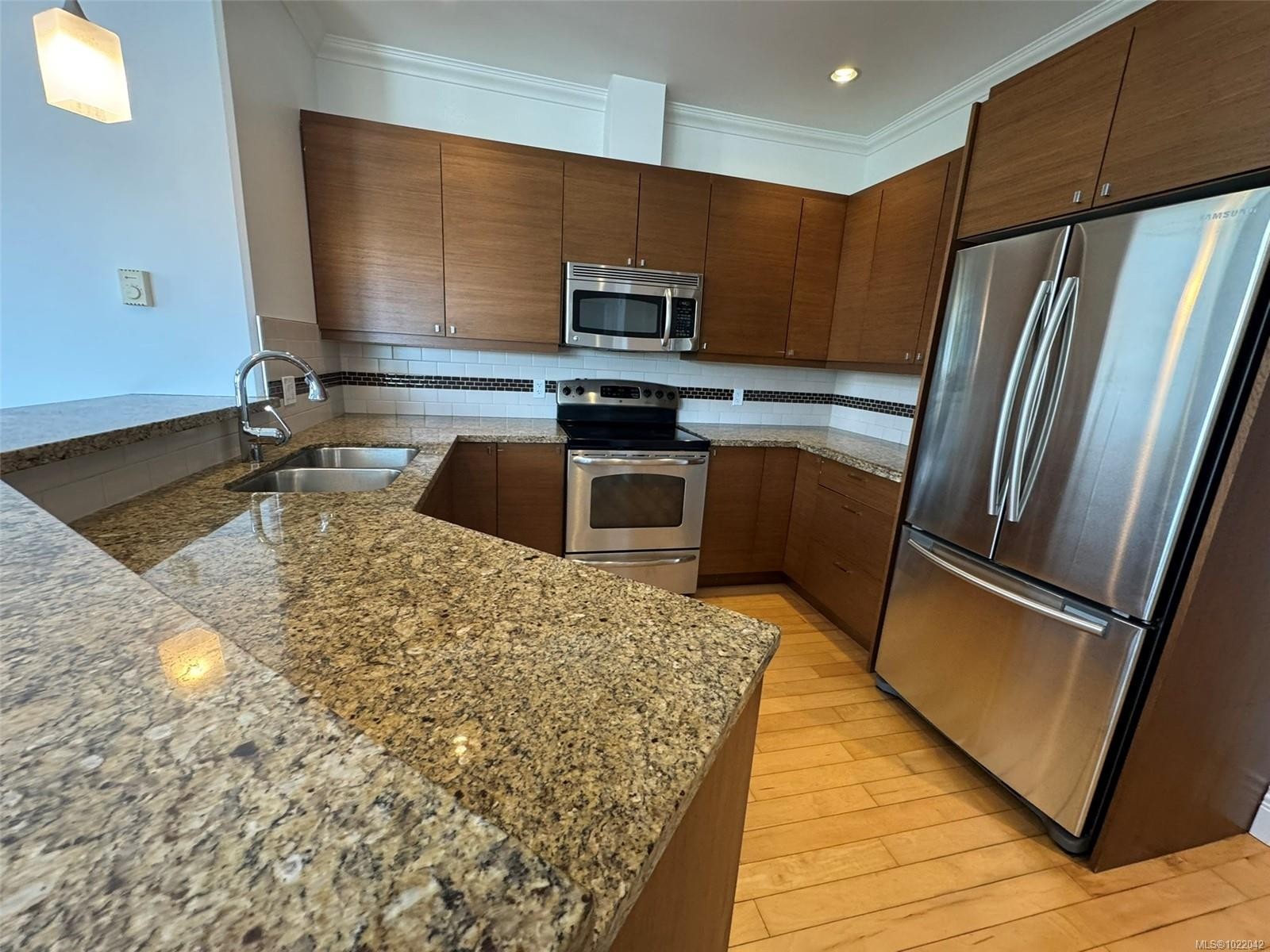 307-751 Goldstream Ave, Langford, BC - Indoor Photo Showing Kitchen With Double Sink