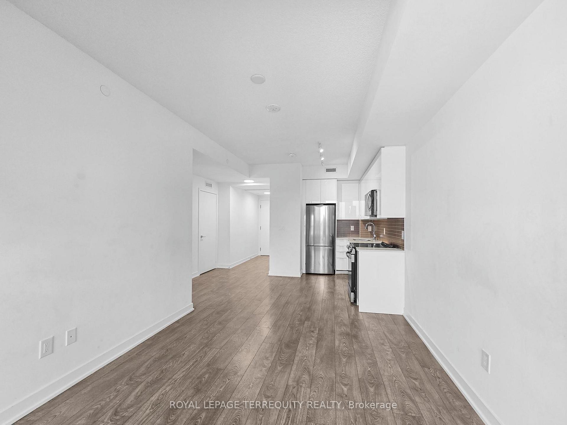 704-225 Malta Avenue, Brampton, ON - Indoor Photo Showing Kitchen