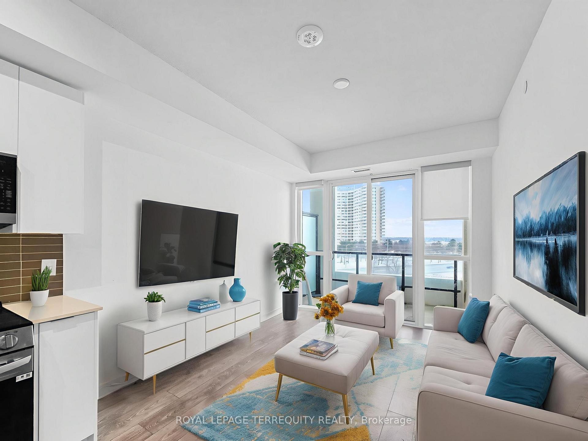 704-225 Malta Avenue, Brampton, ON - Indoor Photo Showing Living Room