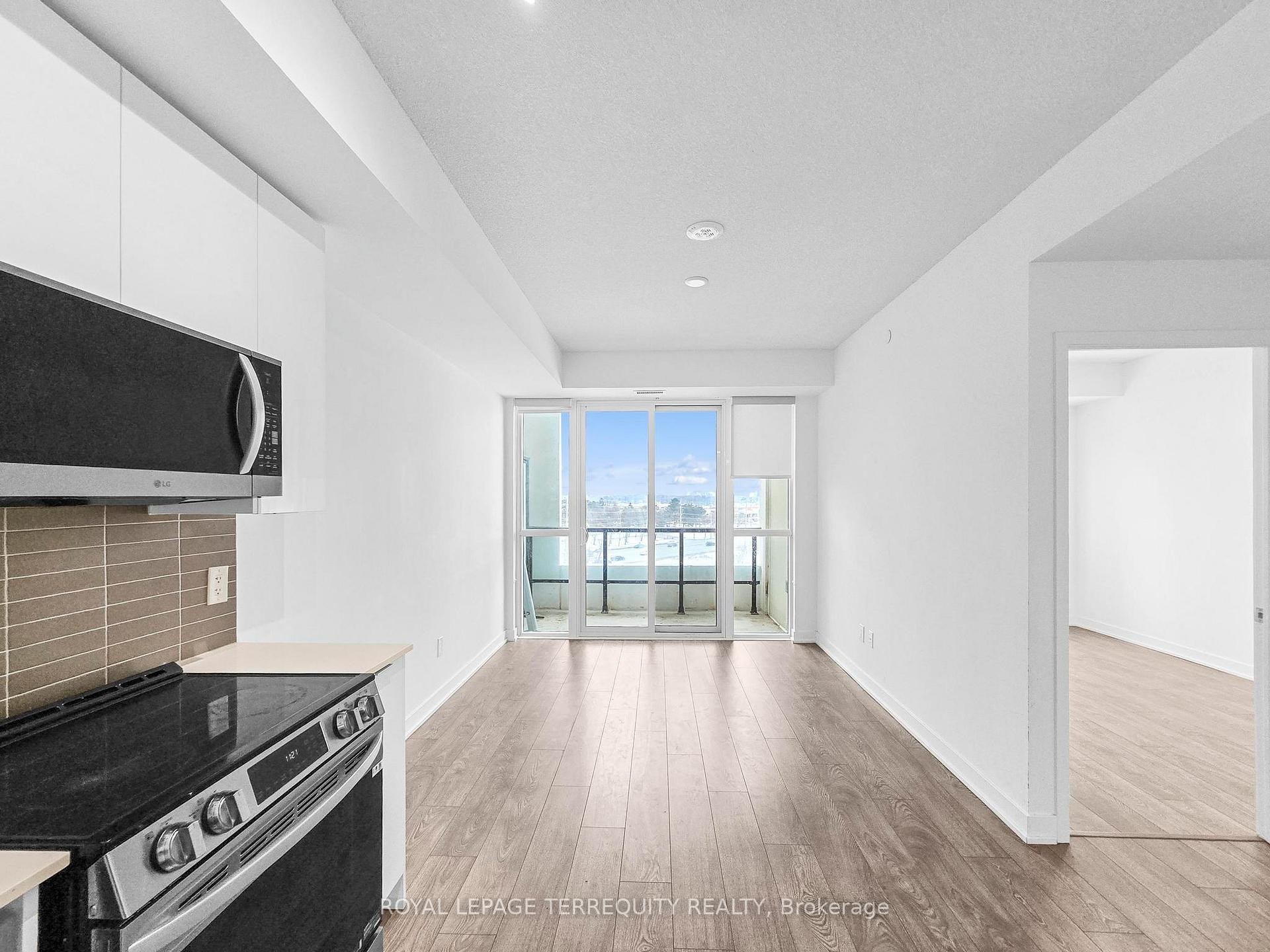 704-225 Malta Avenue, Brampton, ON - Indoor Photo Showing Kitchen