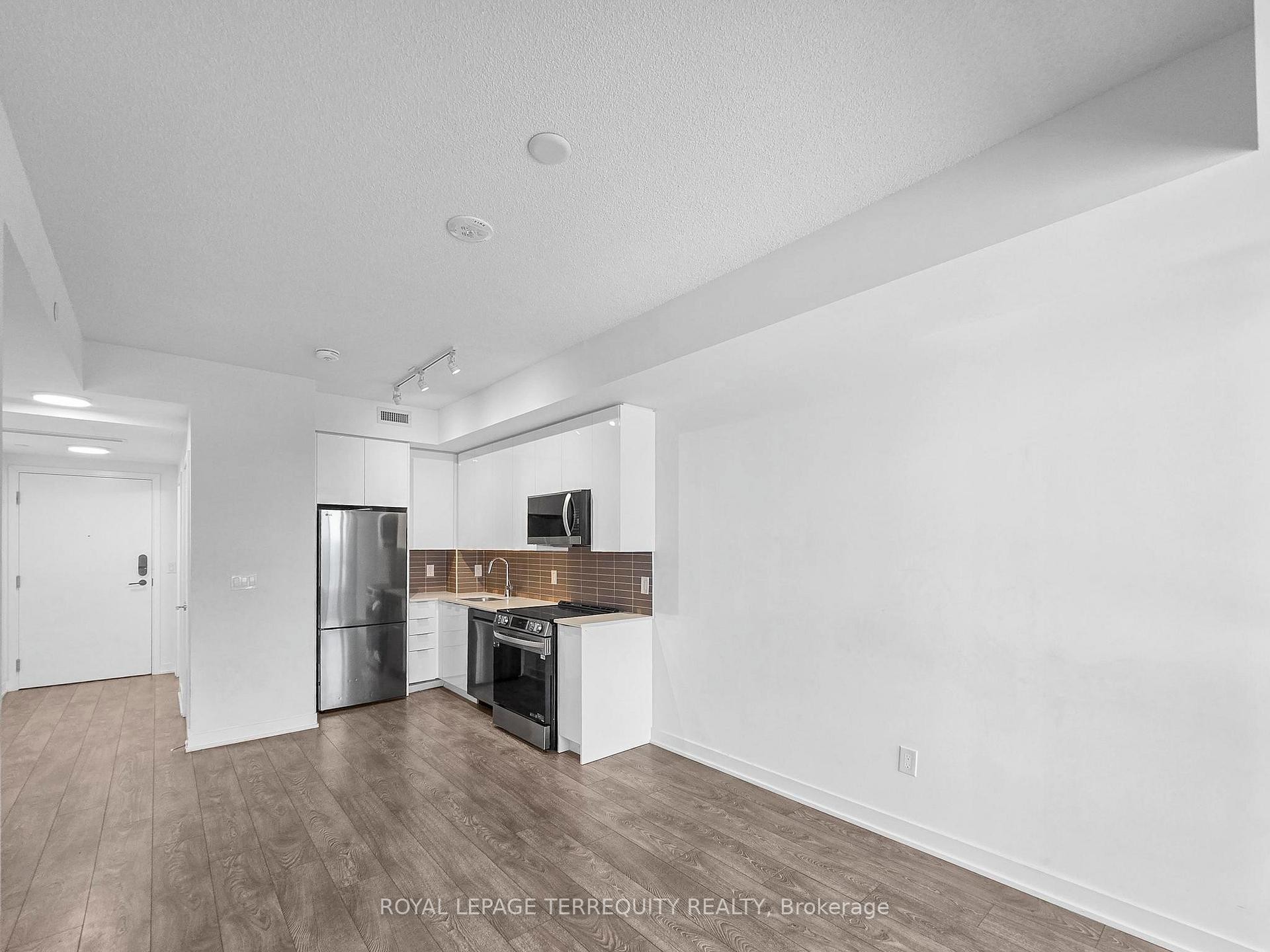 704-225 Malta Avenue, Brampton, ON - Indoor Photo Showing Kitchen With Stainless Steel Kitchen