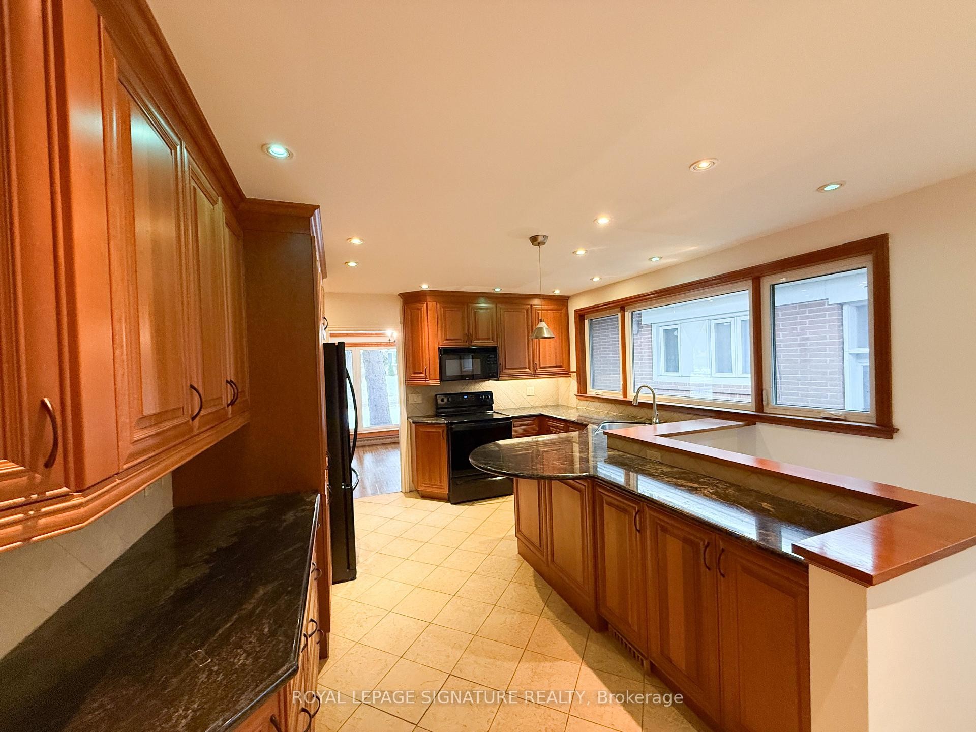 23 Palomino Crescent, Toronto, ON - Indoor Photo Showing Kitchen
