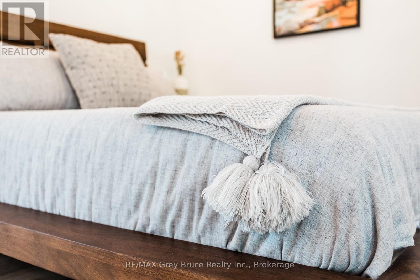 102 Chin Road N, Northern Bruce Peninsula, ON - Photo Showing Bedroom