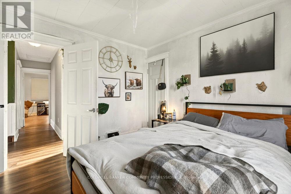 224 Balmoral Avenue N, Hamilton, ON - Indoor Photo Showing Bedroom