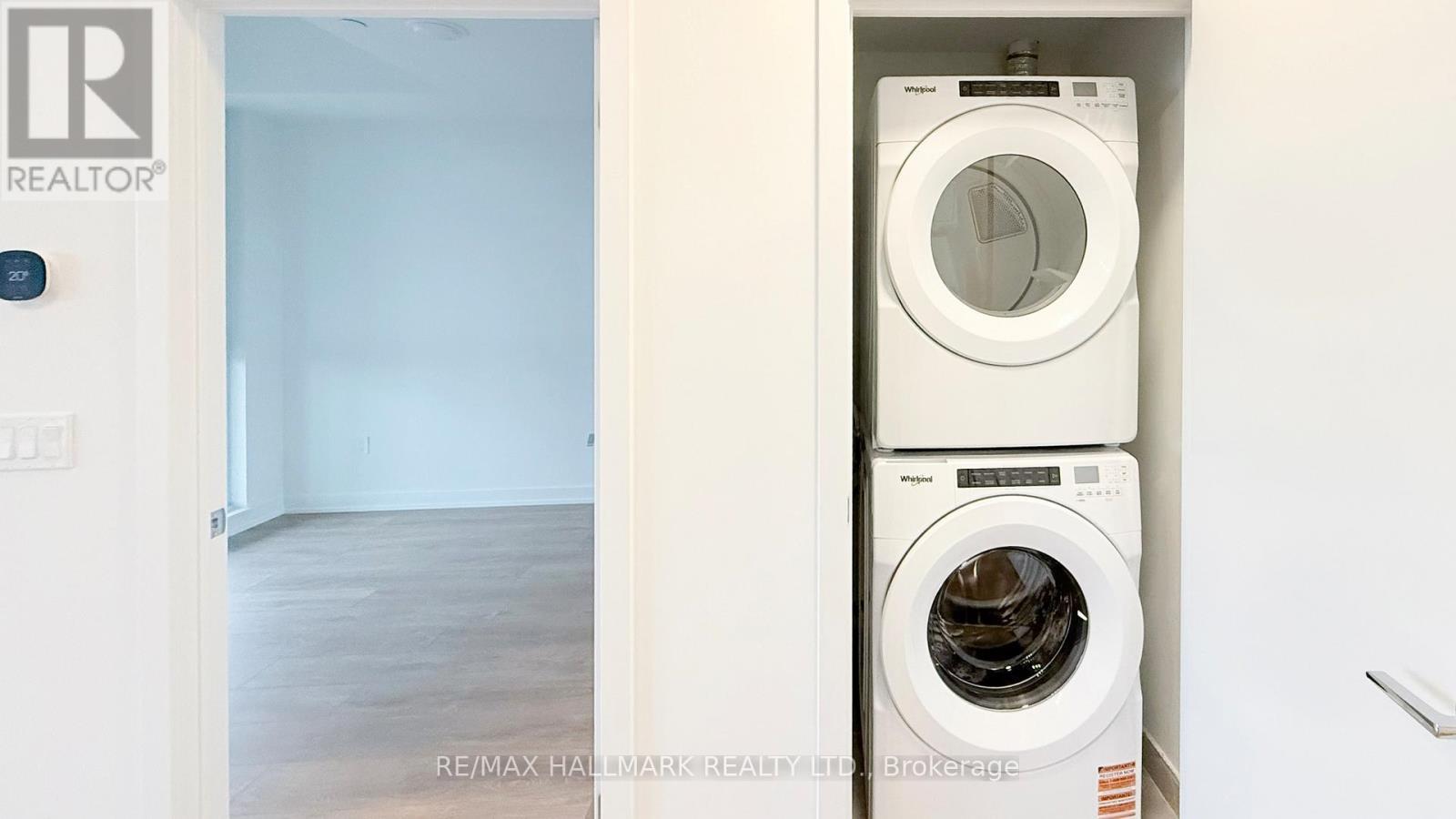 617 - 1037 The Queensway, Toronto, ON - Indoor Photo Showing Laundry Room