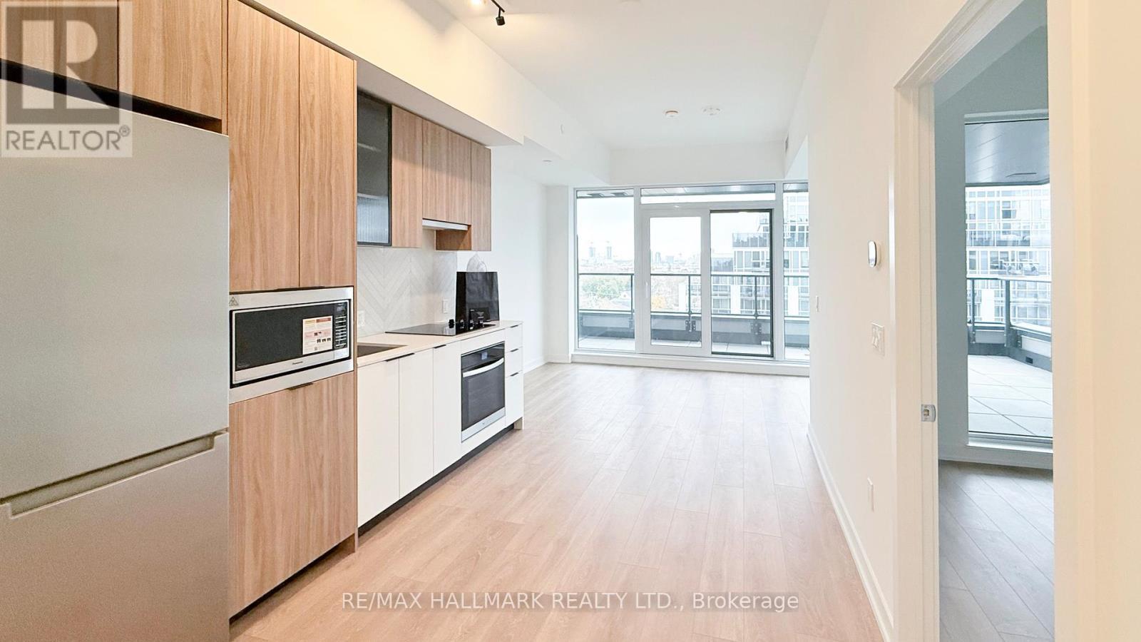 617 - 1037 The Queensway, Toronto, ON - Indoor Photo Showing Kitchen