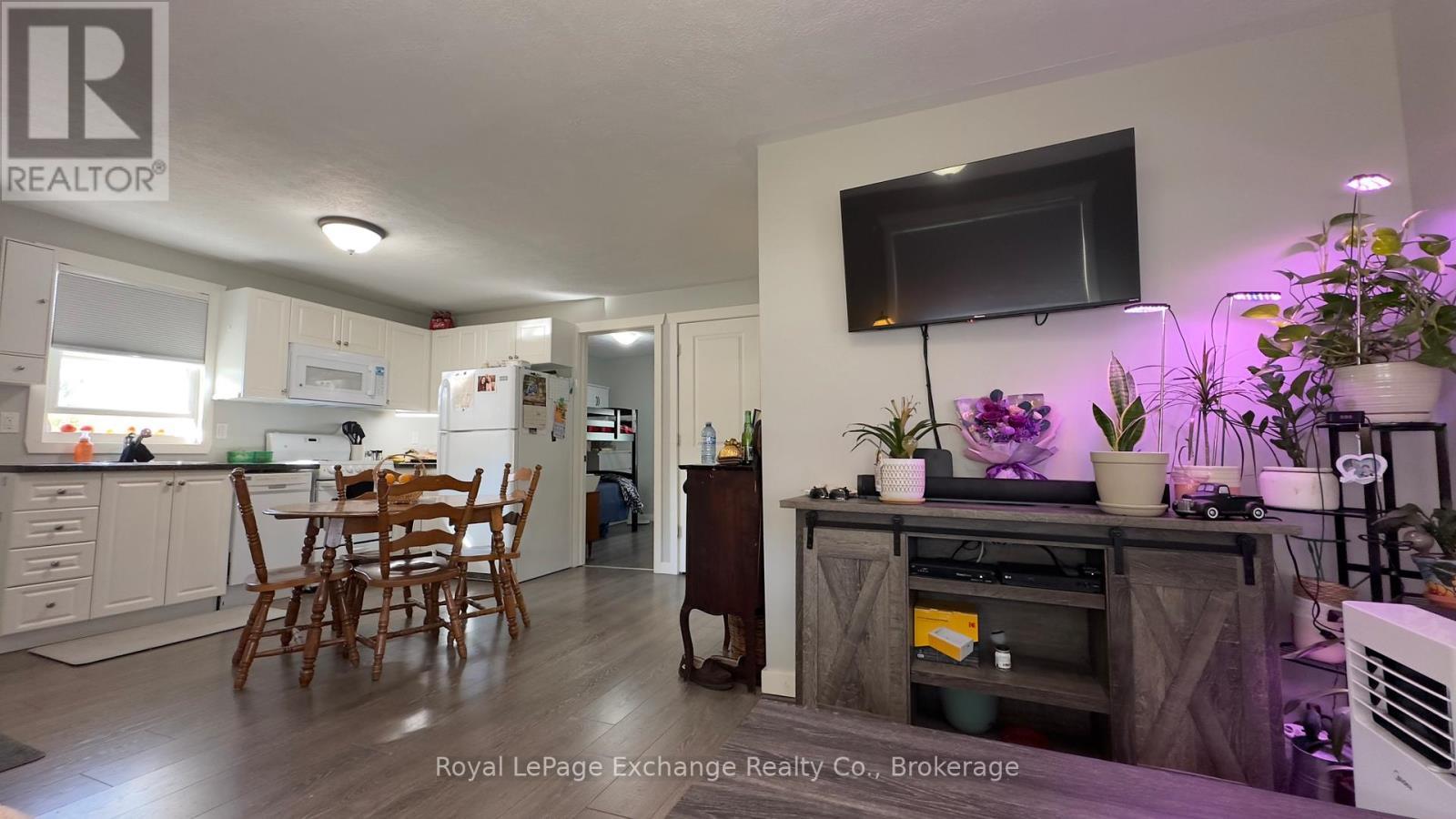 127 Yonge Street S, Brockton, ON - Indoor