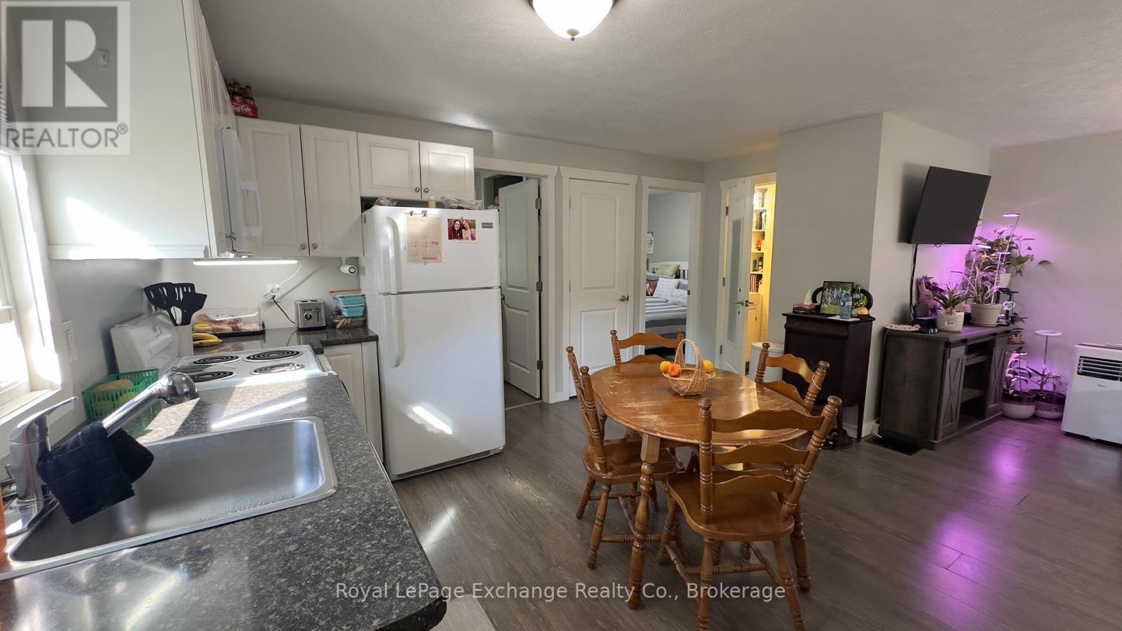 127 Yonge Street S, Brockton, ON - Indoor