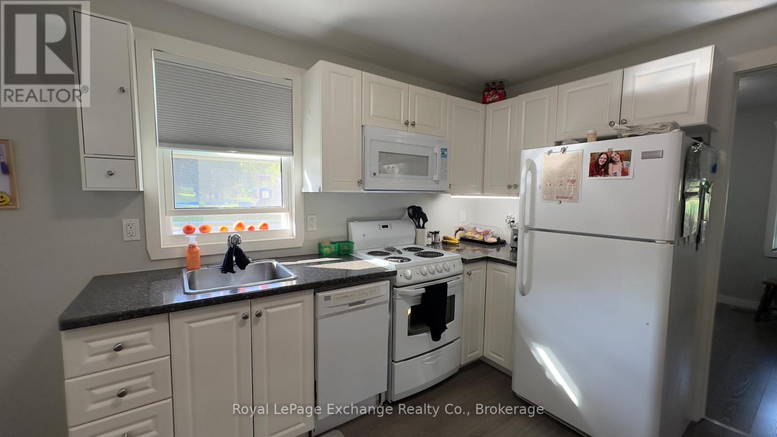 127 Yonge Street S, Brockton, ON - Indoor Photo Showing Kitchen