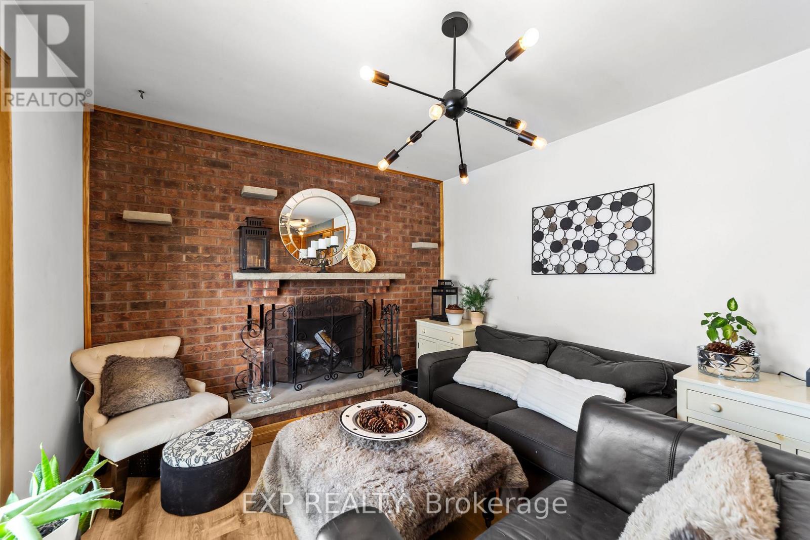 16 Edmunds Crescent, London South (South T), ON