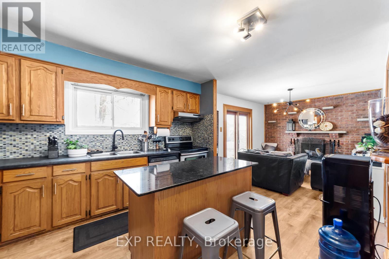 16 Edmunds Crescent, London South (South T), ON